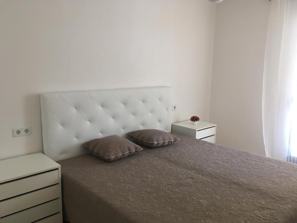 2-Bedroom And Living Room Apartment Near Campoamor Beach Exteriör bild